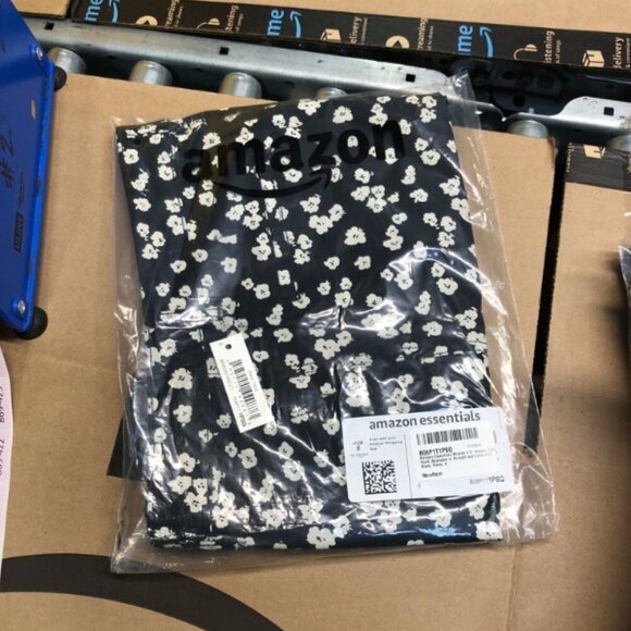 Women's Mid-Rise Slim-Fit 5 Inch Inseam Khaki Short - Picture 5 of 10